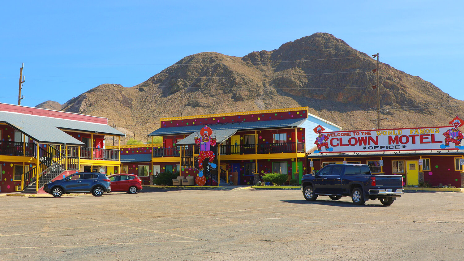 Clown motel. Мотель клоун Невада. Мотель урожай. Мотель Джуджеван фото. Motels in Sparks Nevada.