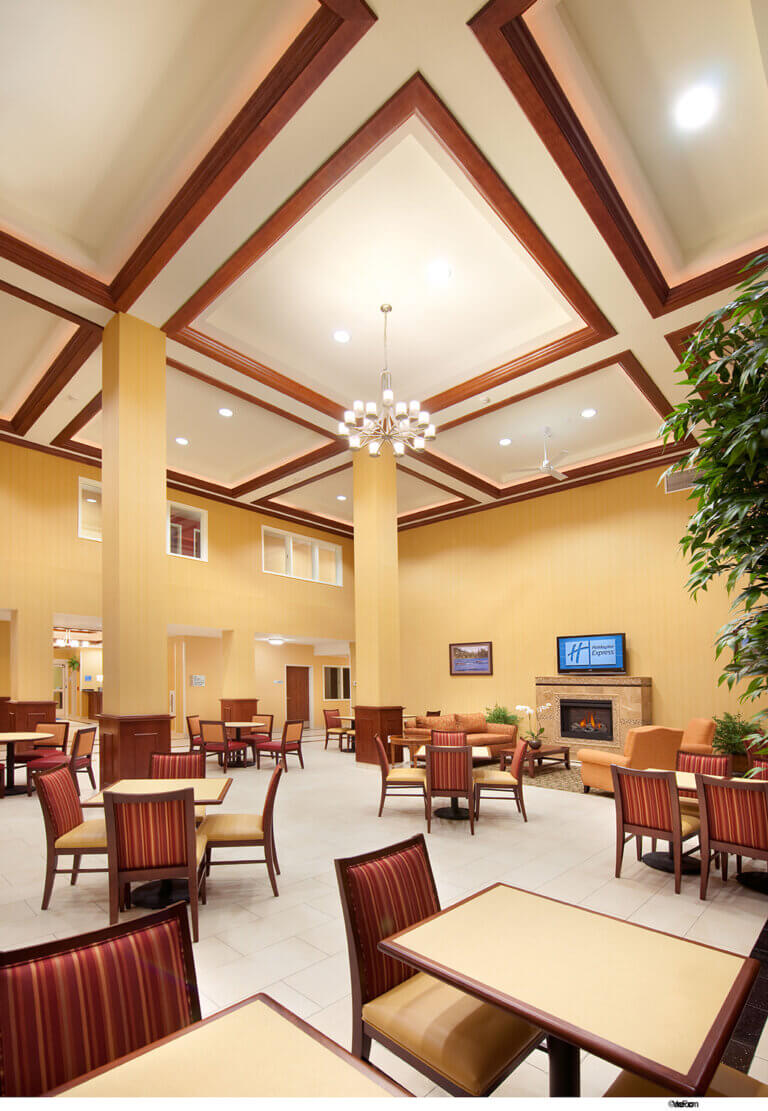 dining area at the holiday inn express hotel & suites in minden