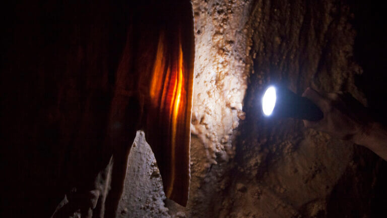 light shining on cave wall in lehman caves