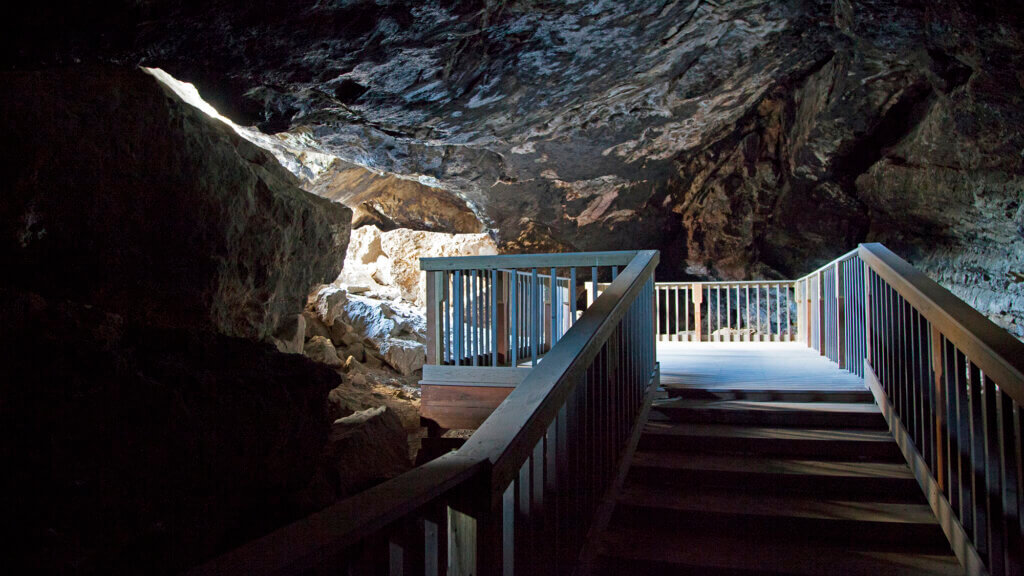 Lovelock Cave