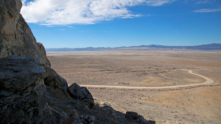 road to Lovelock Cave