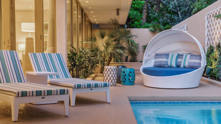 outdoor pool area at the mirage hotel and casino