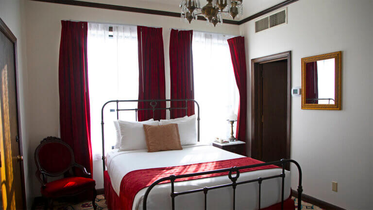 mizpah hotel bedroom