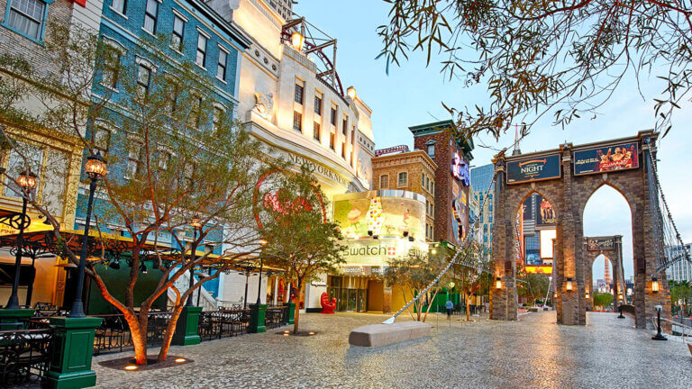 new york new york hotel and casino walking area