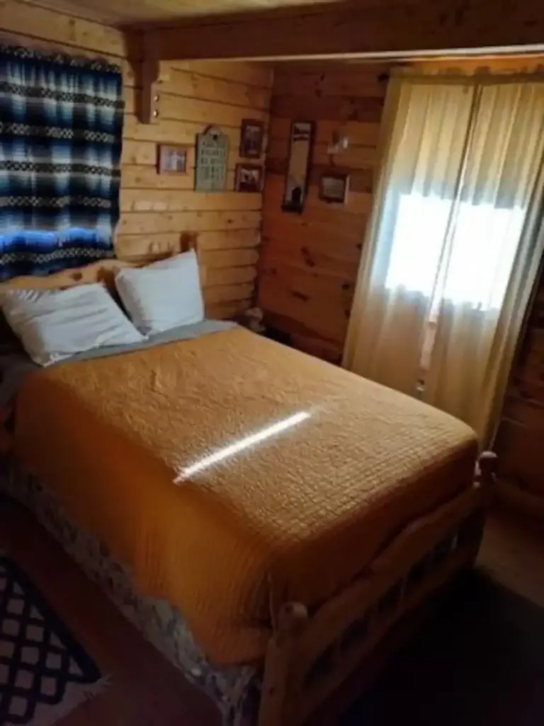 guest room at old yella dog ranch and cattle company