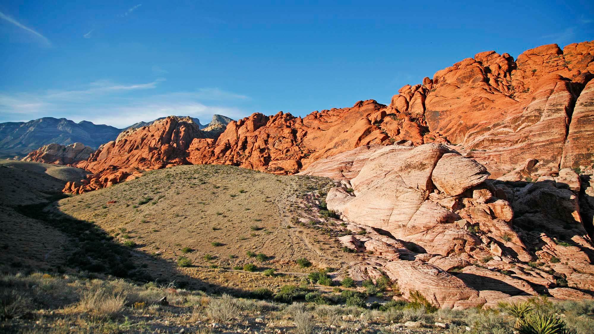 California desert, Red Rock Sign and Seven Magic Mts