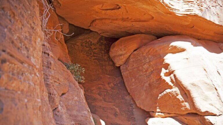 petroglyphs at nevada valley of fire state park