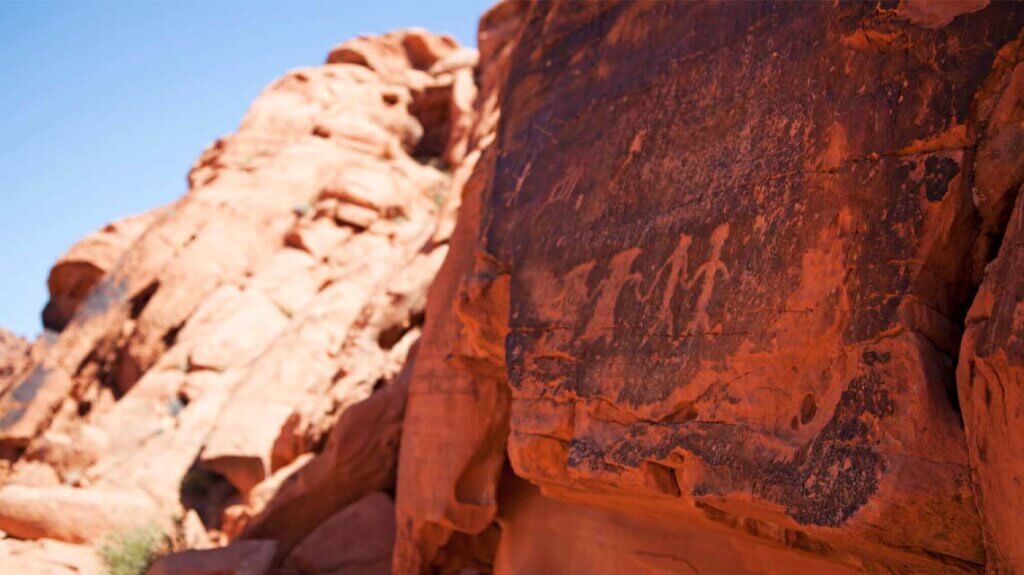 petroglyphs at valley of fire state park in nevada