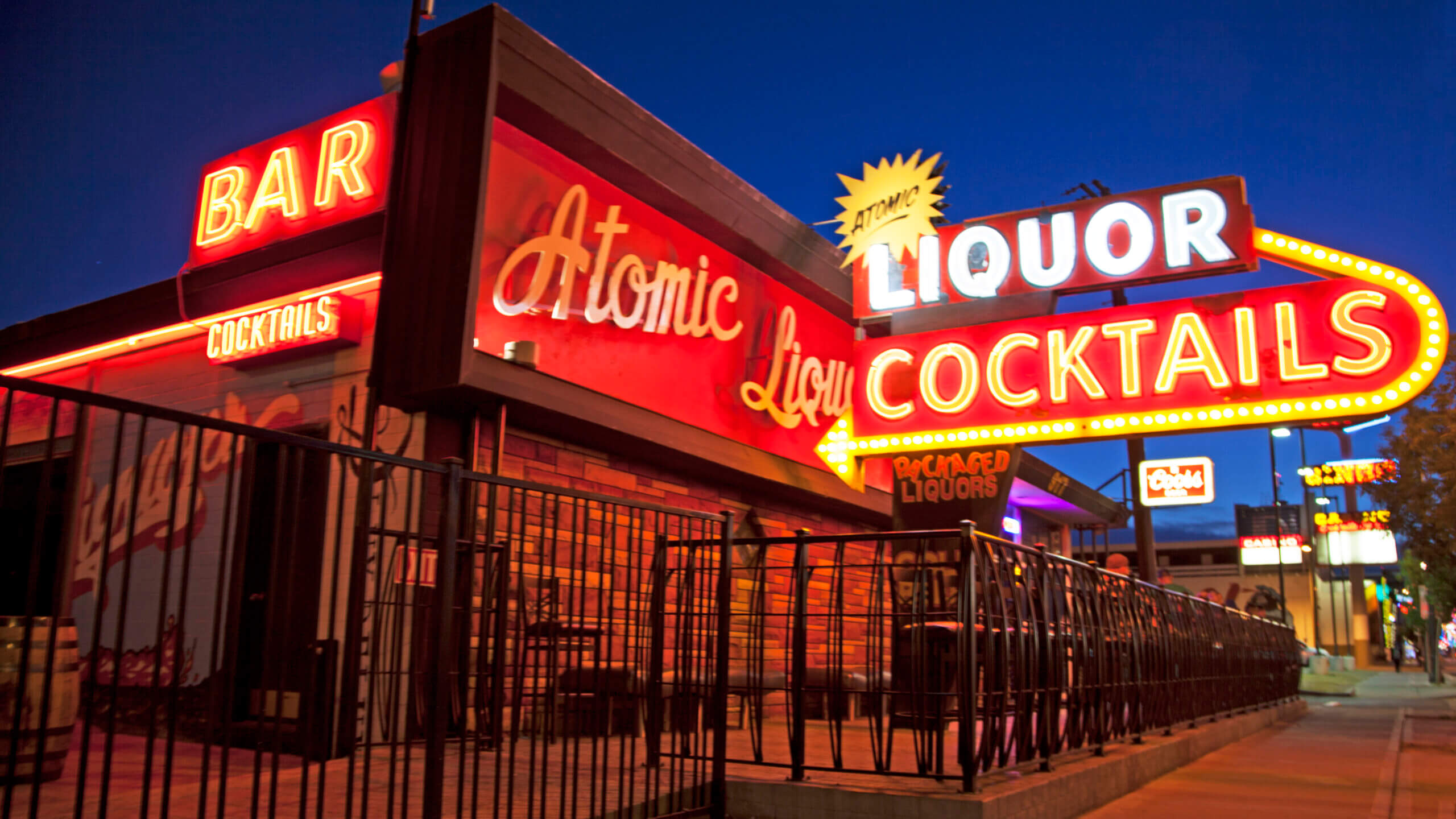 atomic liquors, fremont street, atomic liquors fremont, las vegas bar