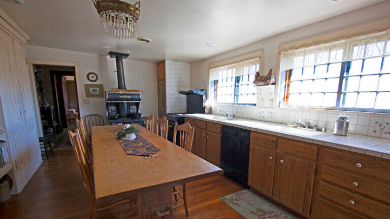 old pioneer garden country inn kitchen and table