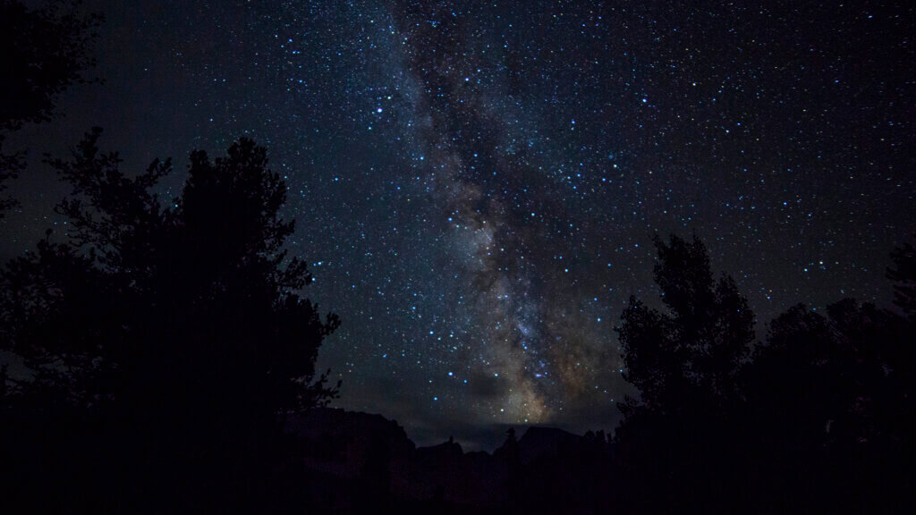 milkyway galaxy at night