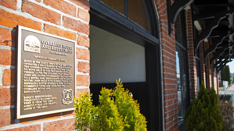 overland restaurant & pub plaque