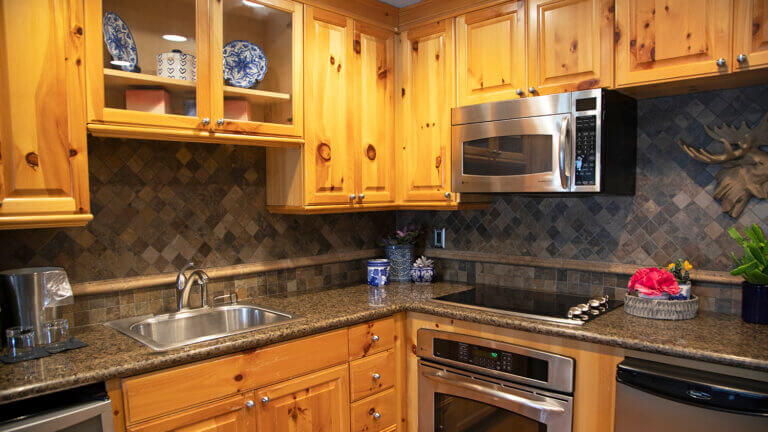 charleston peak room kitchen