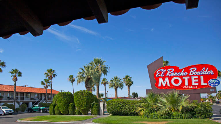 outside view of the el rancho boulder motel