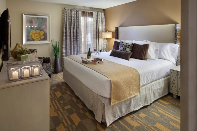 Holiday Inn Club room bed