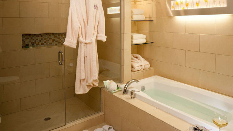 shower and bathtub in eureka casino resort