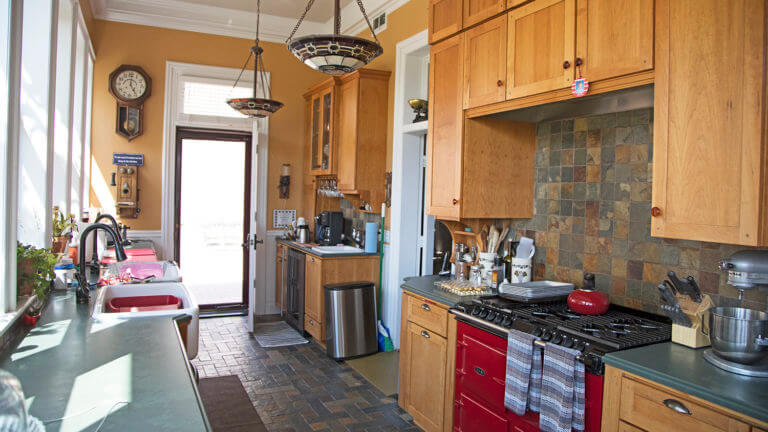 kitchen area at the cobb mansion bed and breakfast