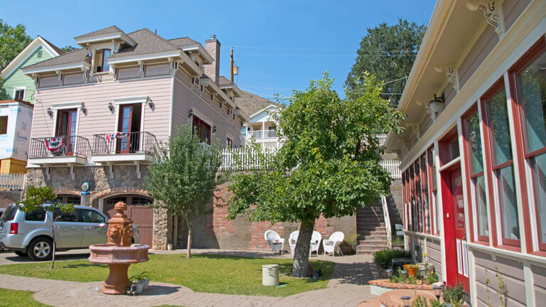 yard and fountain in front of the cobb mansion bed and breakfast