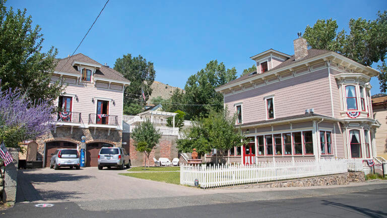 driveway in front of the cobb mansion bed and breakfast