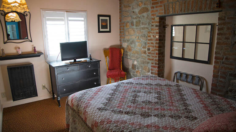sugarloaf mountain motel room