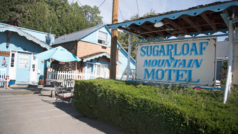 sugarloaf mountain motel sign
