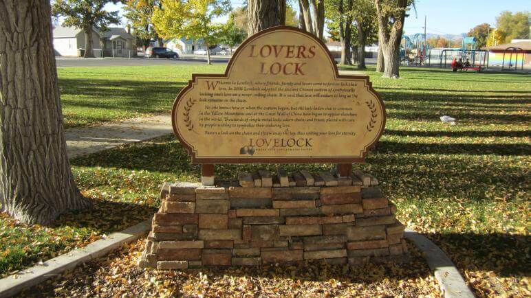 sign for lovers lock plaza