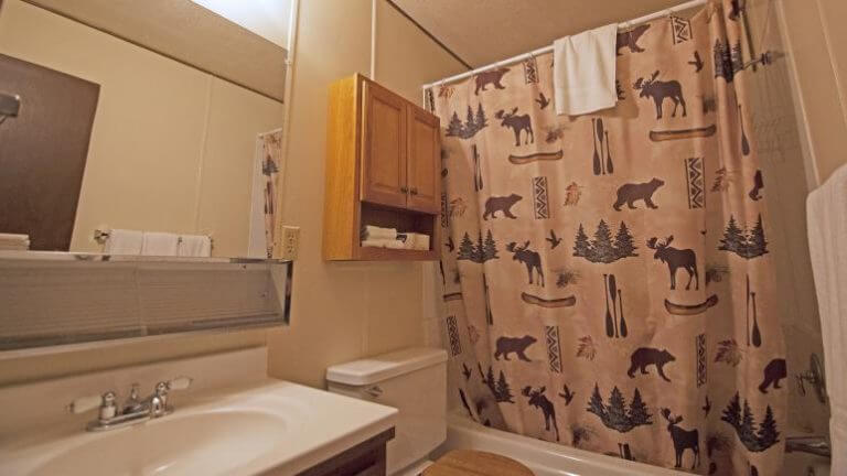 Crosby's Lodge bathroom