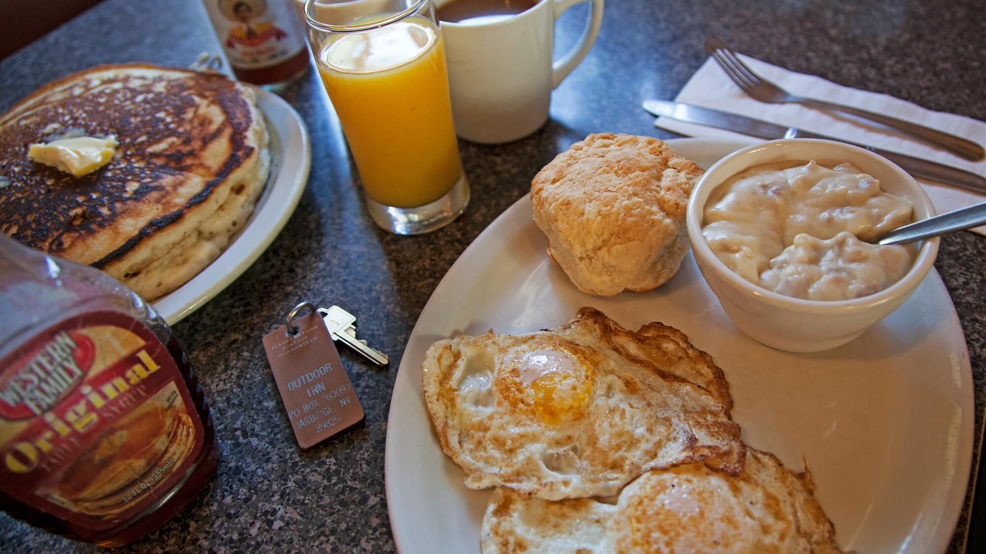 outdoor inn breakfast