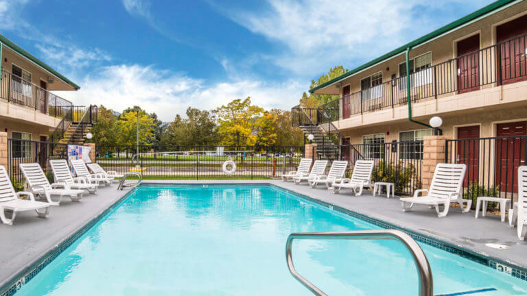 poolside at the quality inn and suites in Minden