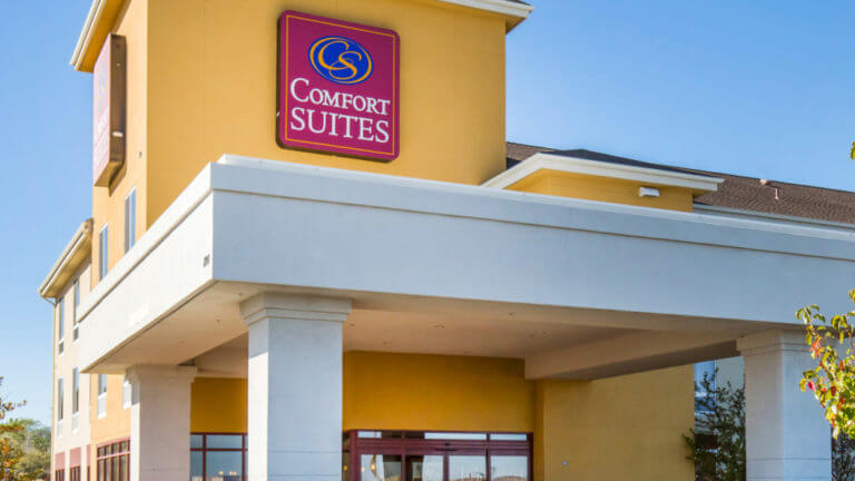 comfort suites fernley outside view