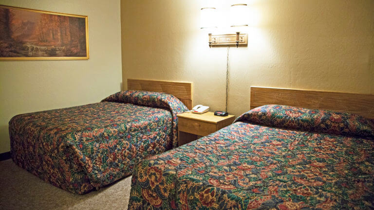two bed room at the sundown lodge