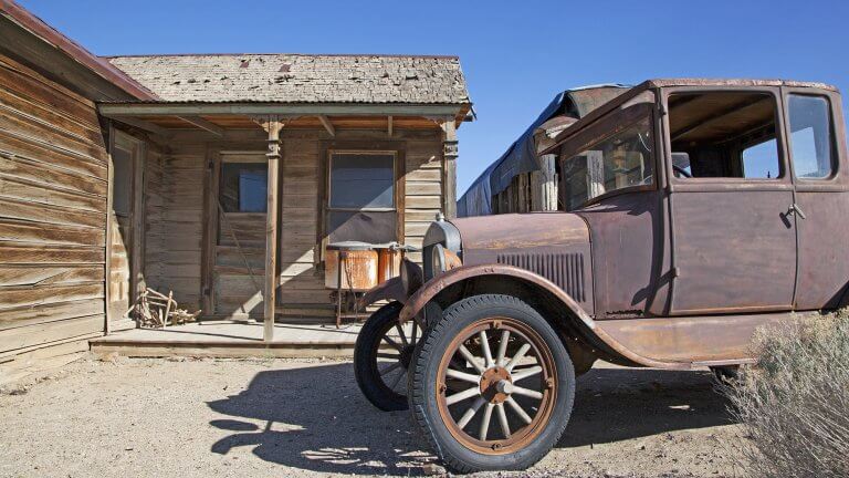 old car in goldfield