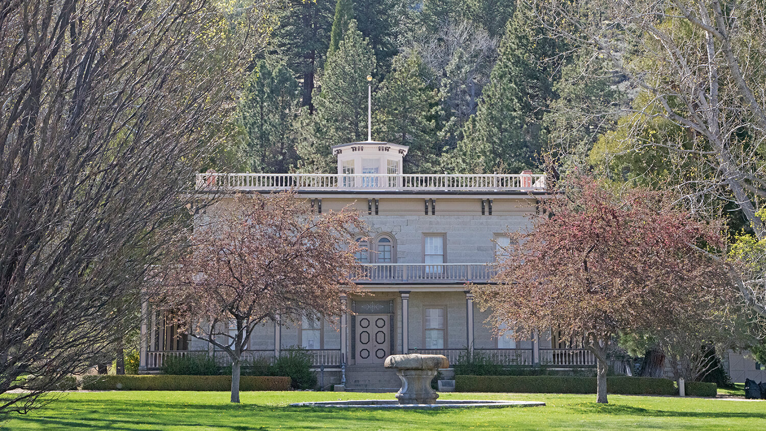 Bowers Mansion | Historical Site | Bowers Mansion Pool