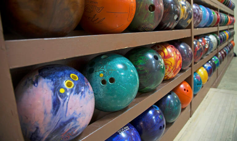 bowling balls at boulder bowl