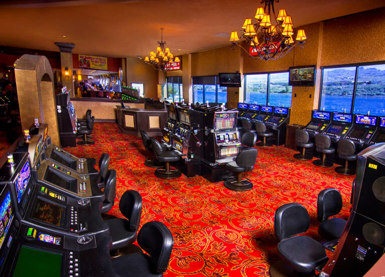 slot machines at the edgewater casino resort