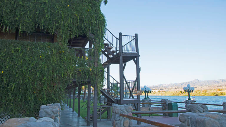 stairwell down to laughlin riverwalk