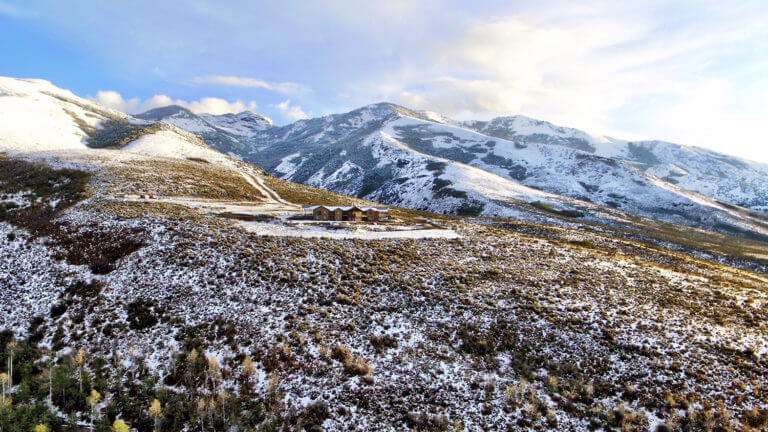 snowy moutain near Ruby 360 Lodge