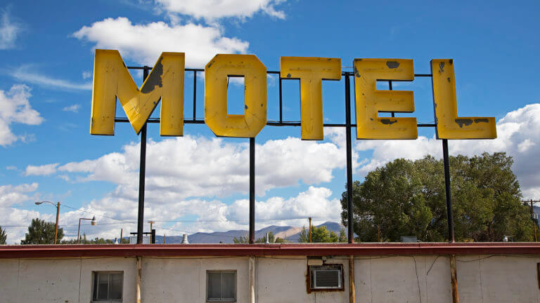 Deser-est Motel sign