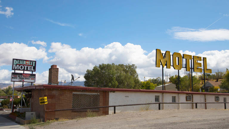 Deser-est Motel
