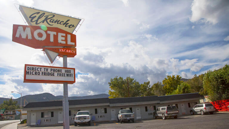 el rancho motel sign