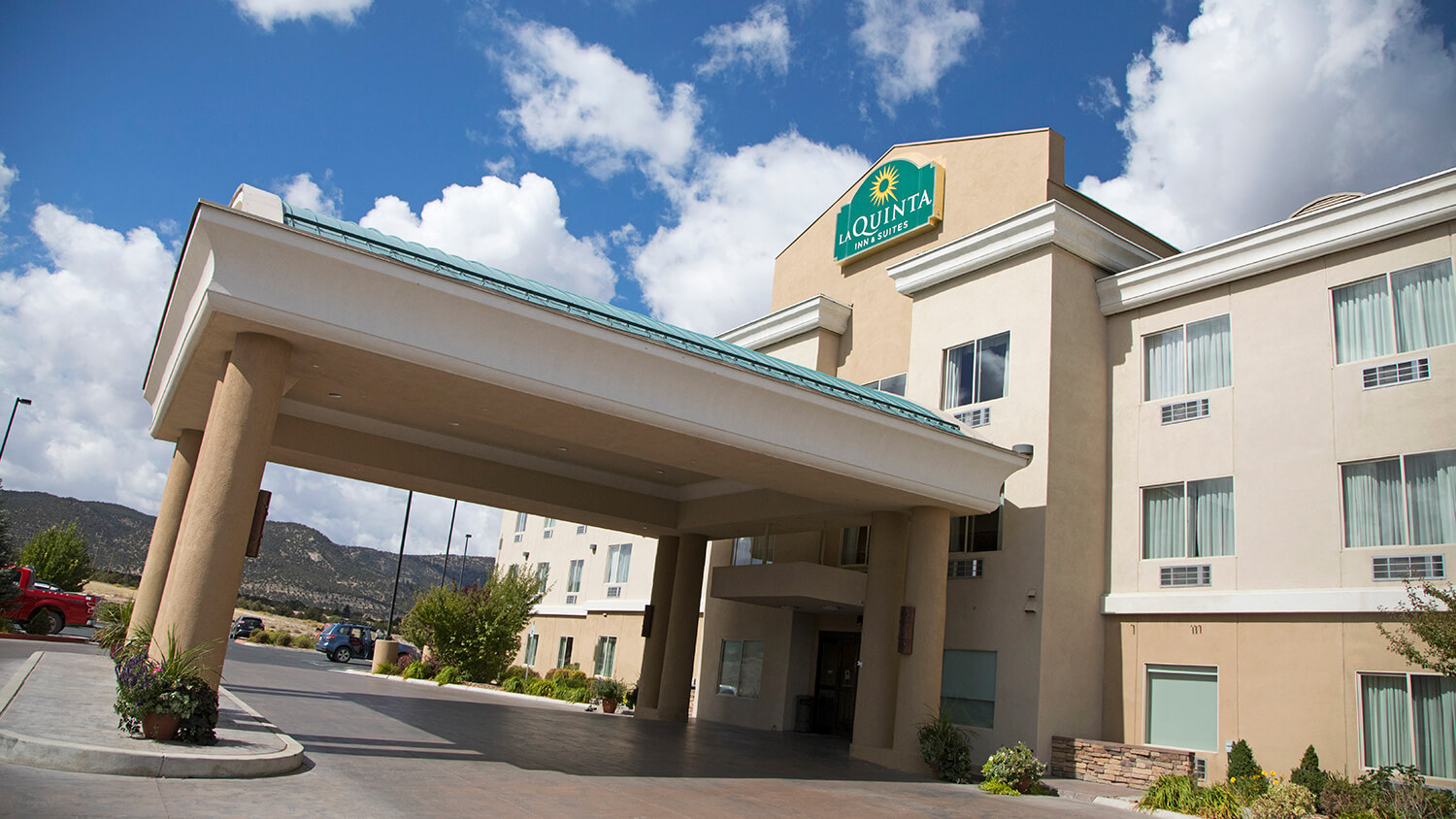 entrance to la quinta inn and suites ely