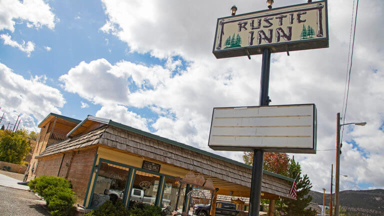 Rustic Inn sign