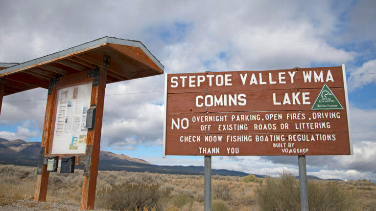 park sign at comins lake