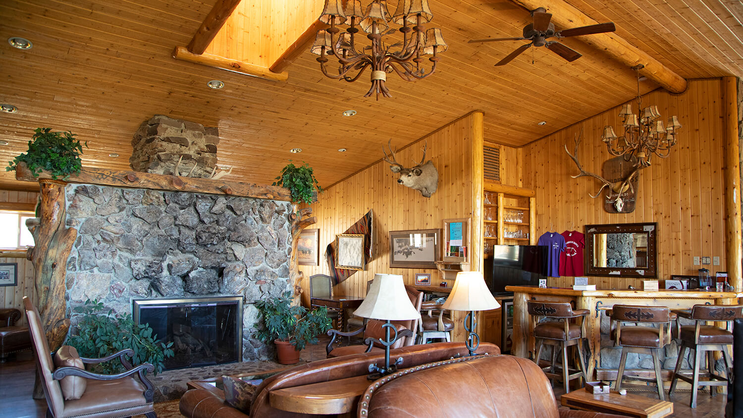 inside cottonwood guest ranch house