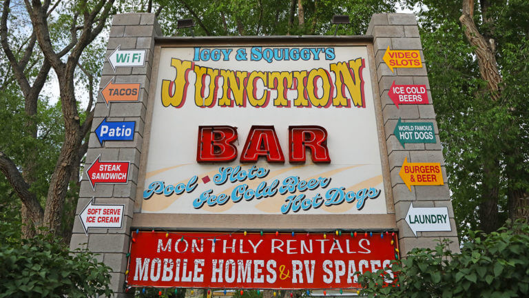 iggy & squiggy's junction bar