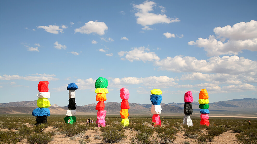 California desert, Red Rock Sign and Seven Magic Mts