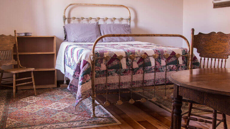 single bed at the goldfield stop inn
