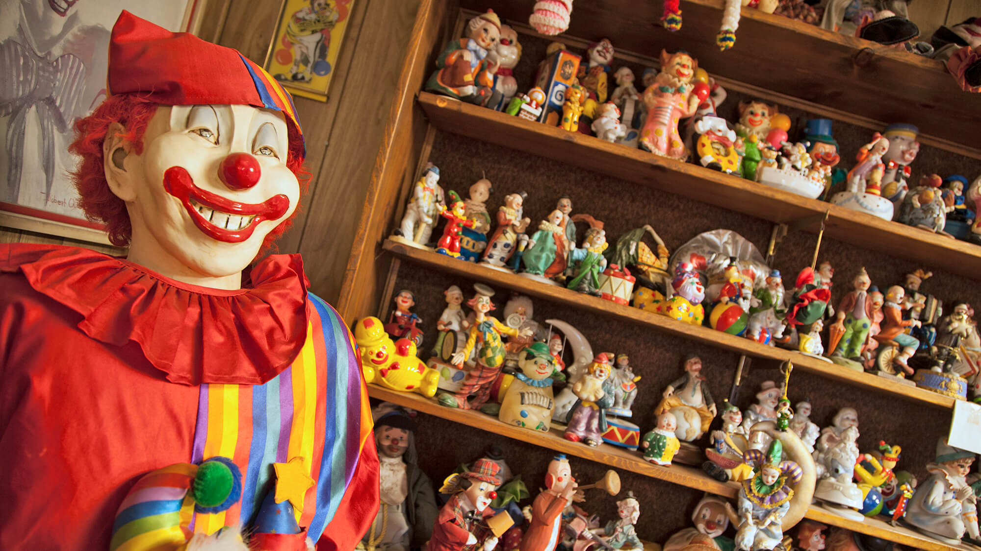 Мотель клоун. Музей клоунов Тула. Кукла «клоун». Клоун в отеле.