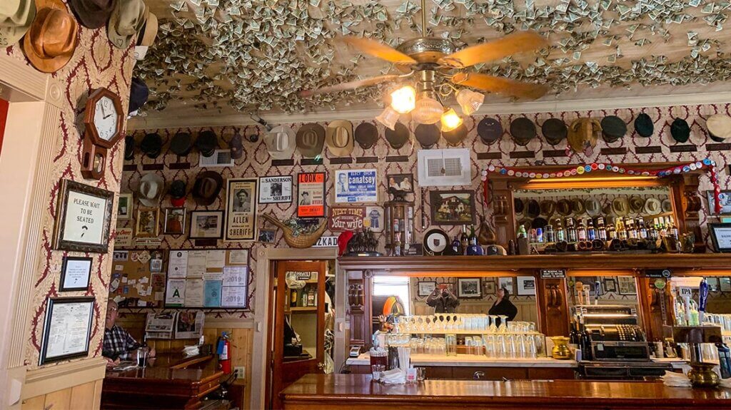 jt basque bar and dining room in gardnerville nevada