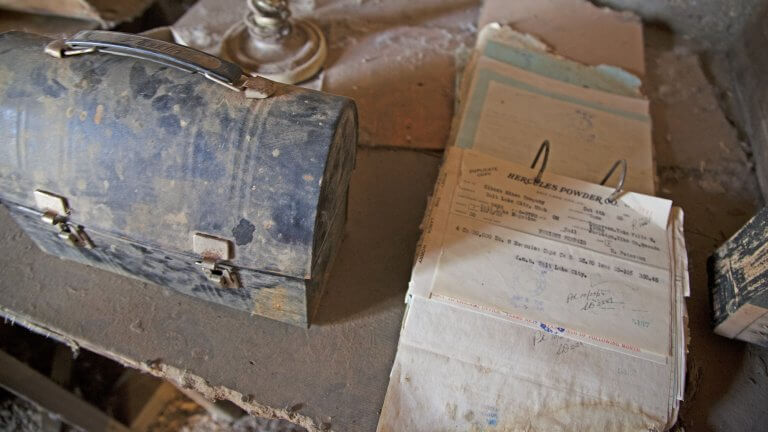 old lunchbox on display at the historic jarbidge jail